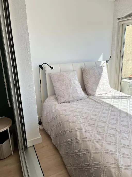Appartement Studio Vue Mer Avec Piscine Et Terrain De Tennis Sausset-les-Pins