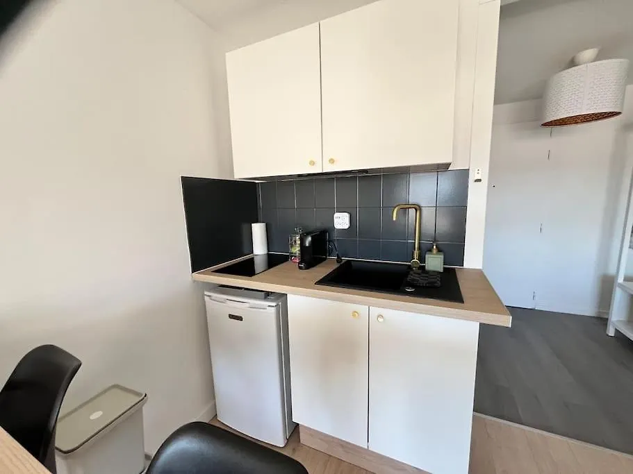 Appartement Studio Vue Mer Avec Piscine Et Terrain De Tennis Sausset-les-Pins France