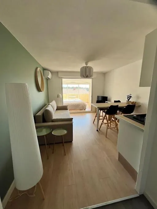 Studio Vue Mer Avec Piscine Et Terrain De Tennis Sausset-les-Pins Appartement
