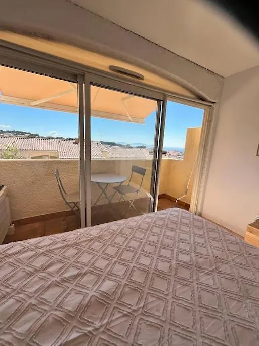 Appartement Studio Vue Mer Avec Piscine Et Terrain De Tennis Sausset-les-Pins